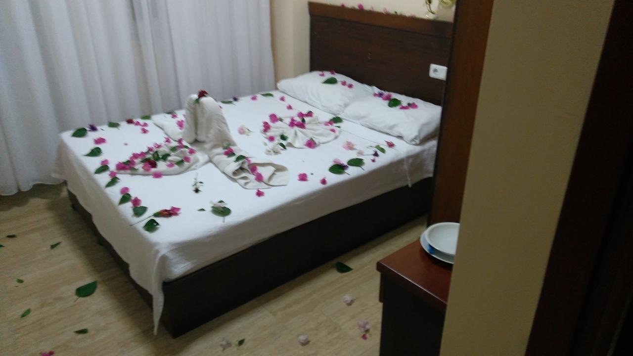 Las Palmeras Hotel Çamyuva Екстериор снимка